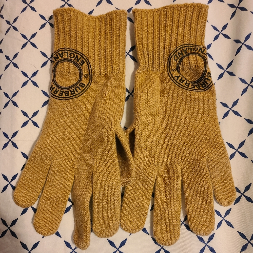 Burberry camel gloves